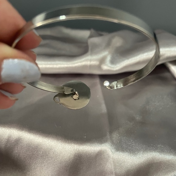 Elephant Bangle Bracelt - Picture 4 of 9